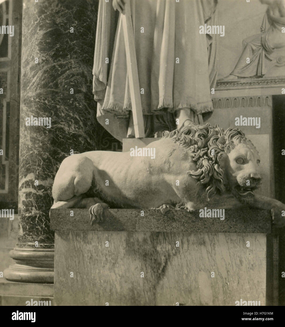 Statue d'un lion, détail de l'Rezzonico monument funéraire, la cathédrale Saint-Pierre, Rome, Italie Banque D'Images