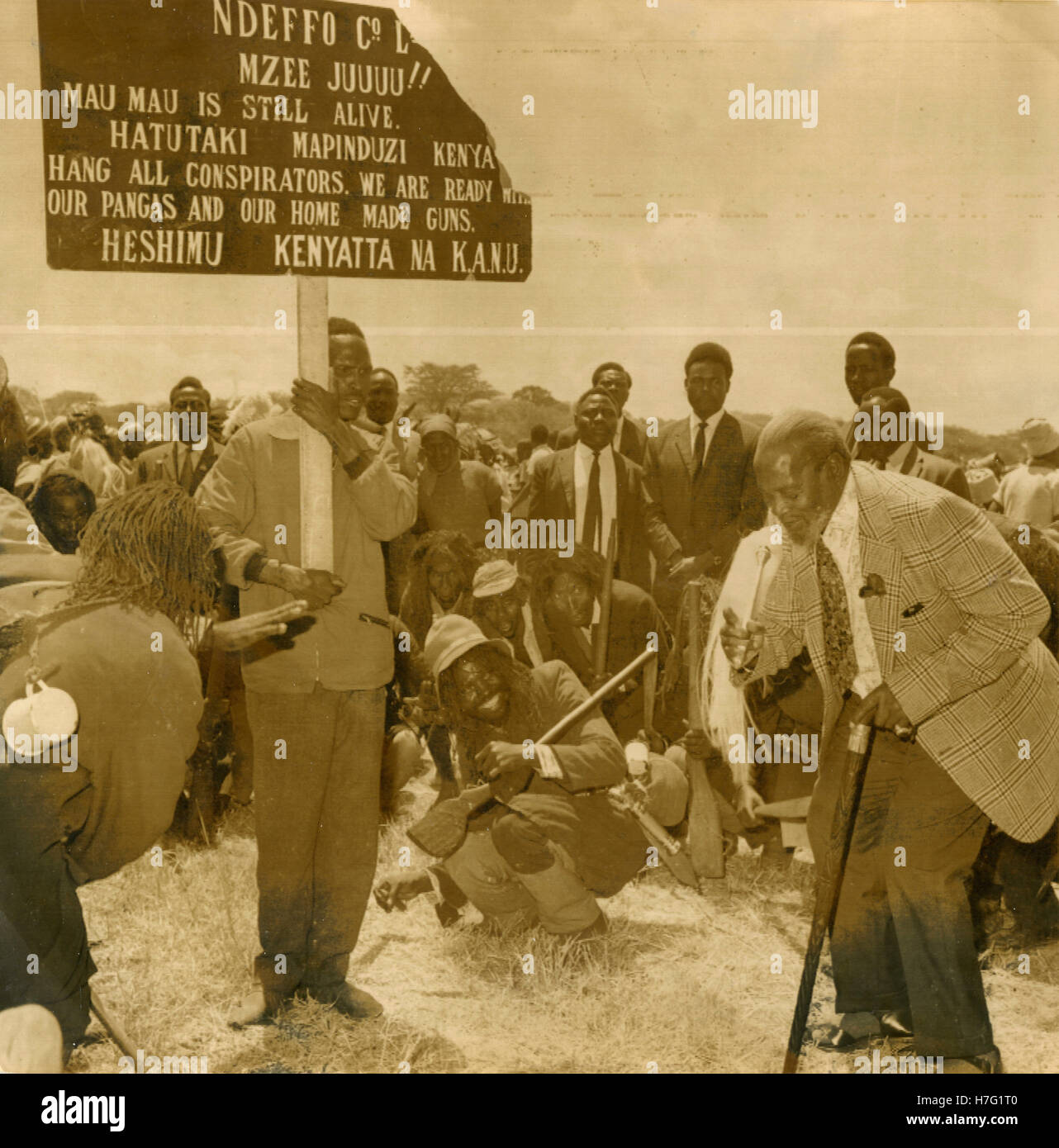 Président du Kenya danse Ndeffo Jomo Kenyatta lors d'un rassemblement, Rongai, Kenya Banque D'Images
