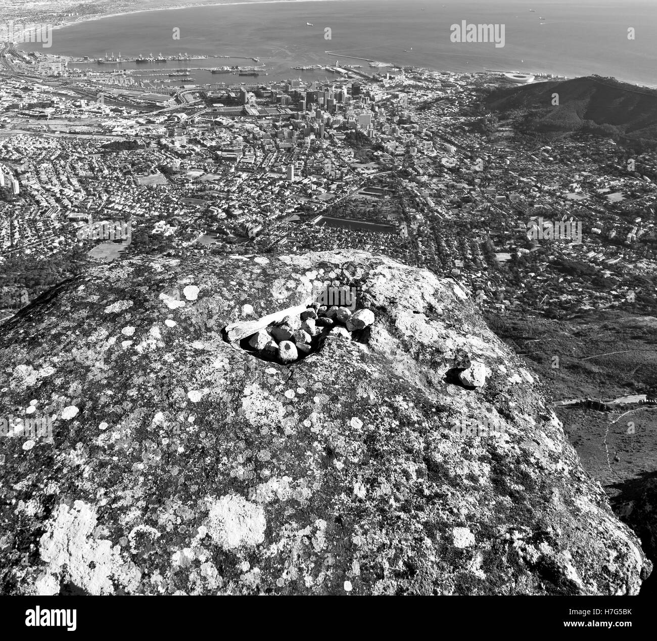 En Afrique du Sud Cape town city skyline de Table Mountain et l'océan ciel house Banque D'Images