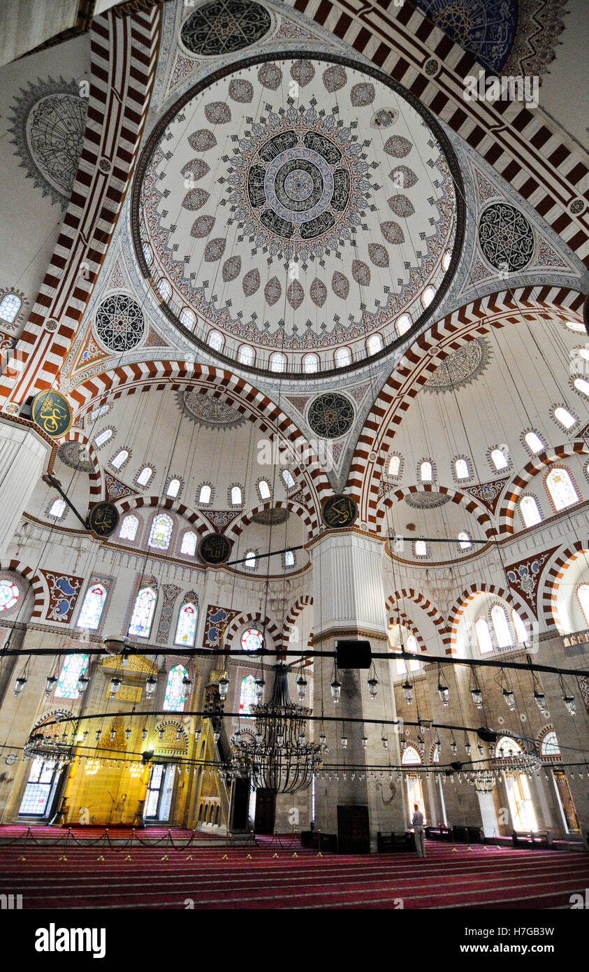 Mosquée Şehzade ( 'La Mosquée du Prince), de l'intérieur du dôme avec lampe et colonnes. Istanbul, Turquie Banque D'Images