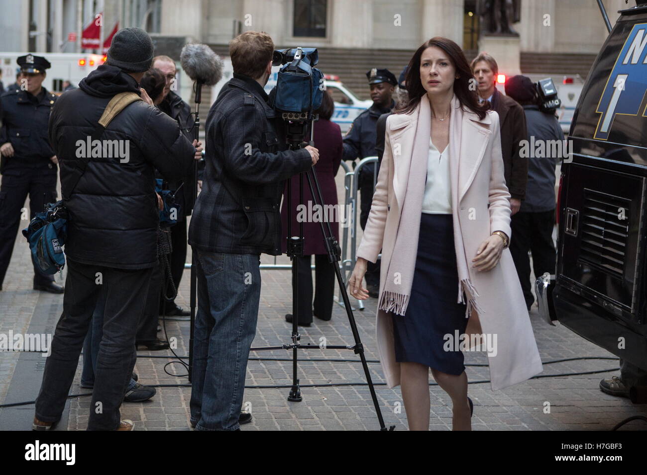 DATE DE SORTIE : Mai 13, 2016 TITRE : l'argent Monster STUDIO : TriStar Pictures Réalisateur : Jodie Foster PLOT : animatrice Lee Gates et son producteur Patty sont mis dans une situation extrême lorsqu'un investisseur en colère prend plus de leur studio photo : Caitriona Balfe comme Diane Lester (Credit : c TriStar Pictures/images/) Banque D'Images