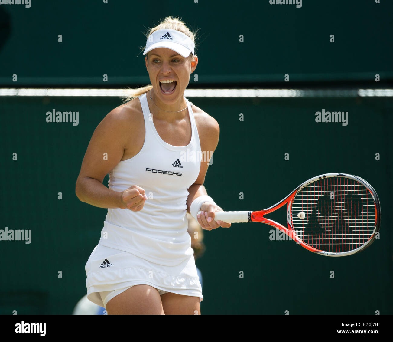 ANGELIQUE KERBER (GER) célébrant à Wimbledon 2016 Banque D'Images