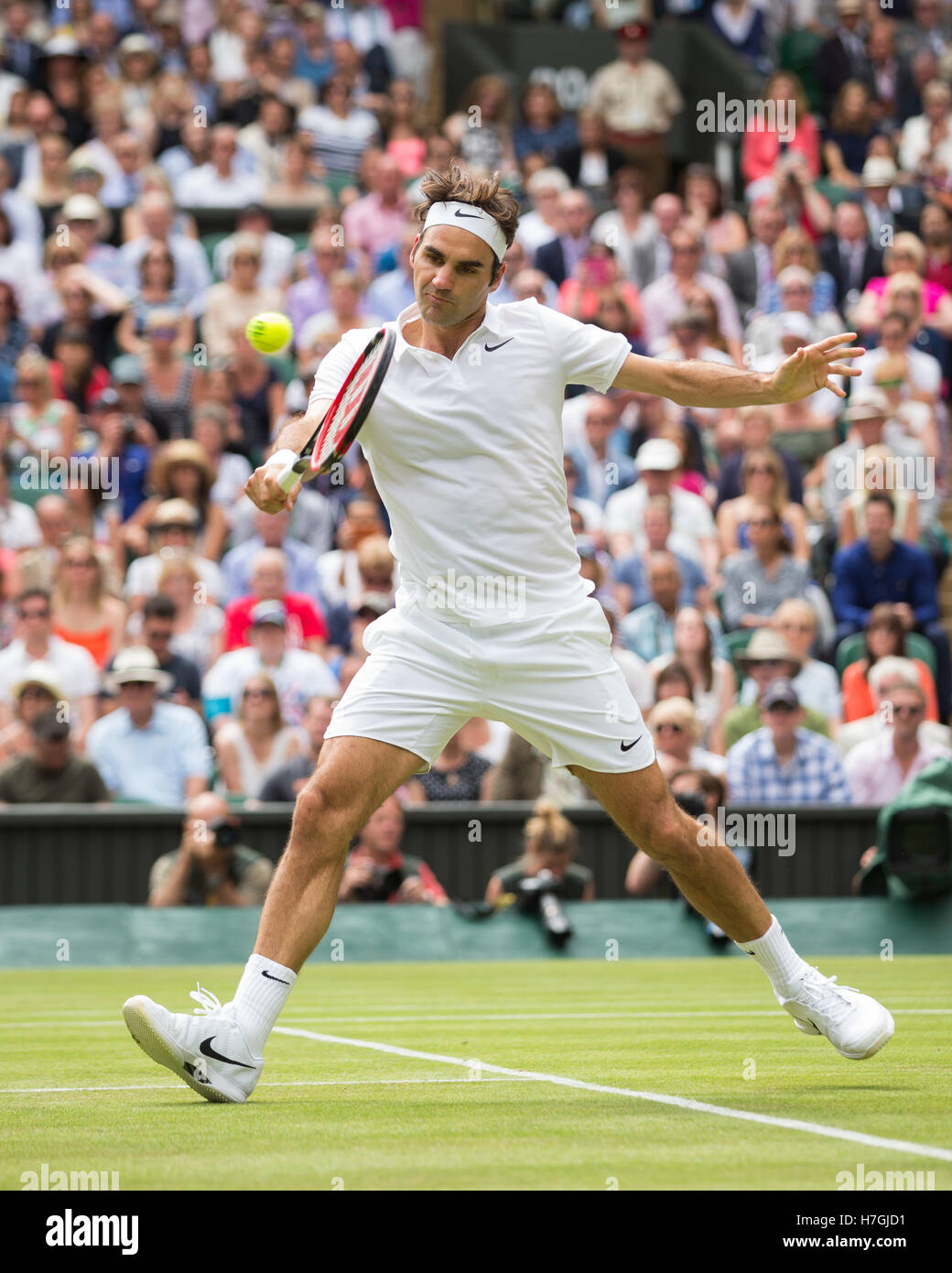 Roger Federer (SUI) en action à Wimbledon 2016 Photo Stock - Alamy