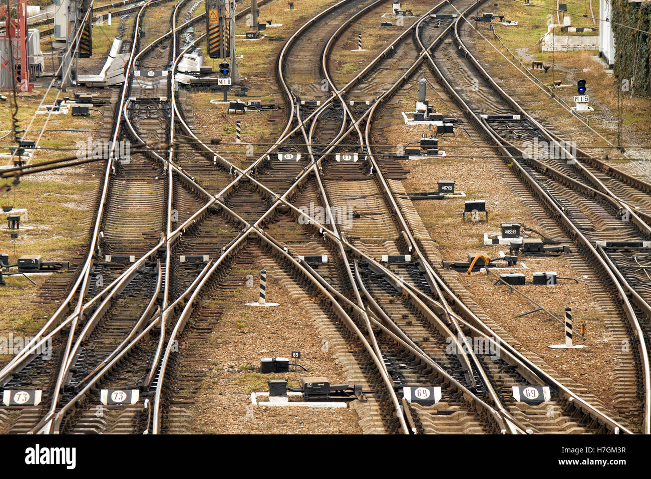 Plate-forme du train de fret , vieux fer ukrainien Banque D'Images