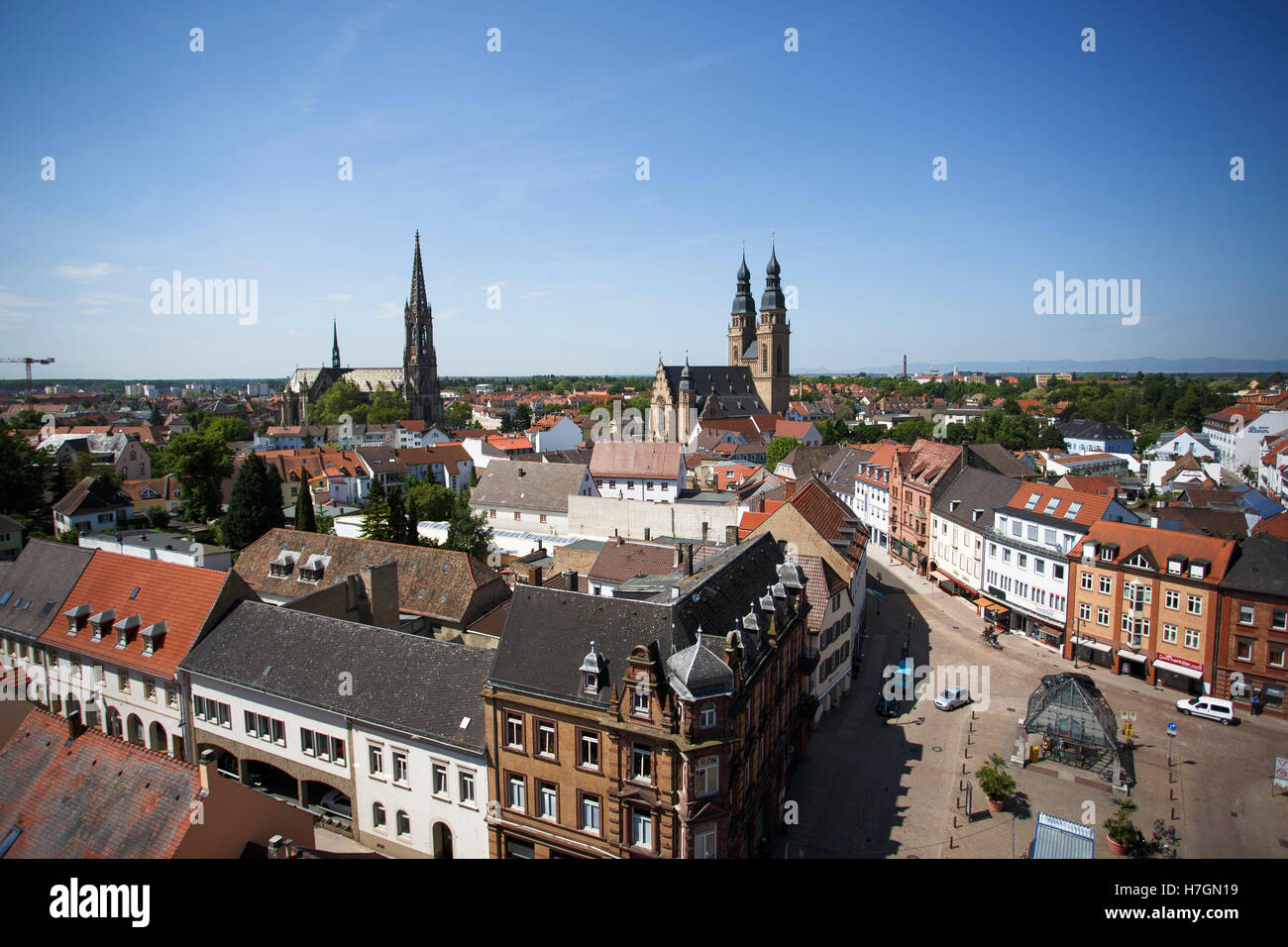 Vue de la ville de Speyer en Rheinland-pfalz Allemagne Europe au début de l'été sur une journée ensoleillée Banque D'Images
