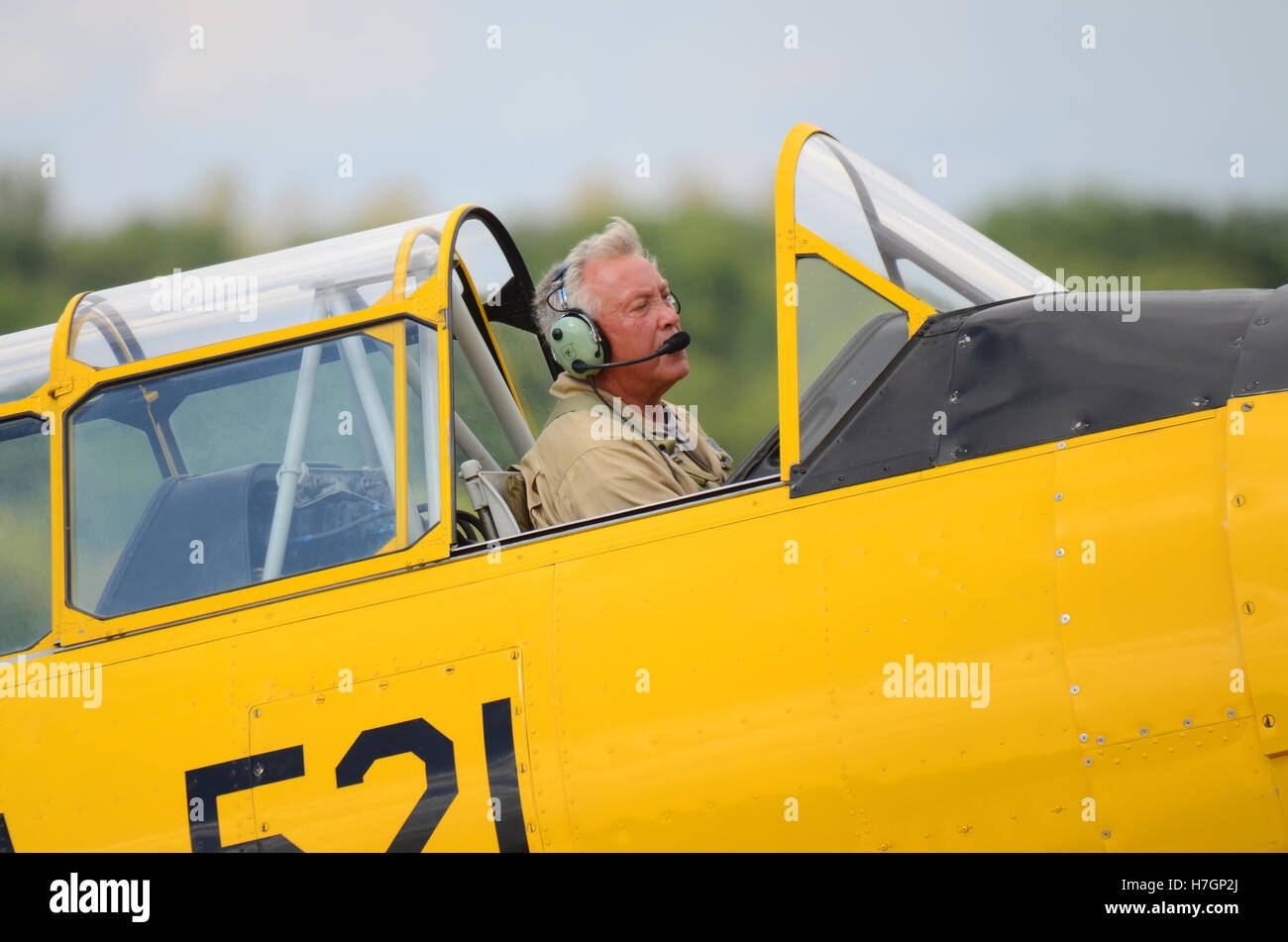 Rob Davies, MBE, possède sa propre collection d'avions historiques et est un pilote bien connu lors d'expositions volantes. Banque D'Images