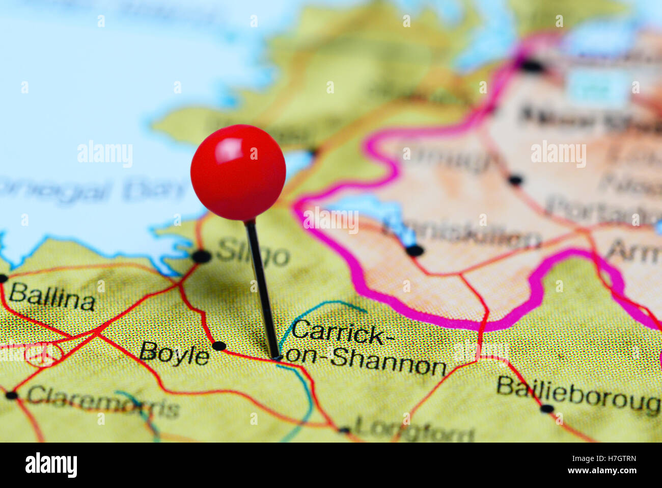 Carrick-on-Shannon épinglée sur une carte de l'Irlande Banque D'Images