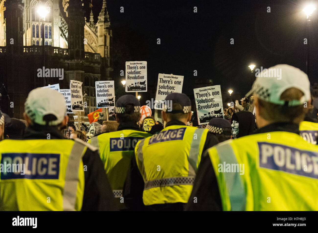 Londres, Royaume-Uni. 5e novembre 2016. Des milliers de manifestants se rassemblent dans le centre de Londres pour prendre part à l''Million annuel Mars Masque", organisé depuis 2011 par le collectif britannique anonyme. L'événement est une partie d'une anti-establishment et anti-capitaliste protester contre des problèmes tels que l'austérité, la violation des droits de l'homme, la surveillance, la politique et l'économie. Le masque de Guy Fawkes, souvent portées par les militants, est reconnue mondialement comme un symbole de l'Anonyme le mouvement. Wiktor Szymanowicz/Alamy Live News Banque D'Images