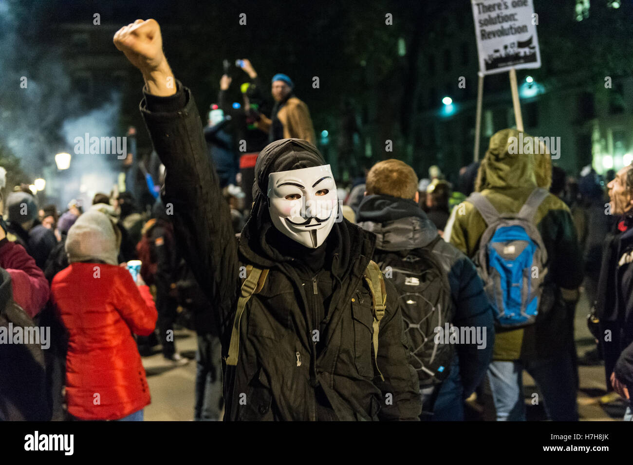 Londres, Royaume-Uni. 5e novembre 2016. Des milliers de manifestants se rassemblent dans le centre de Londres pour prendre part à l''Million annuel Mars Masque", organisé depuis 2011 par le collectif britannique anonyme. L'événement est une partie d'une anti-establishment et anti-capitaliste protester contre des problèmes tels que l'austérité, la violation des droits de l'homme, la surveillance, la politique et l'économie. Le masque de Guy Fawkes, souvent portées par les militants, est reconnue mondialement comme un symbole de l'Anonyme le mouvement. Wiktor Szymanowicz/Alamy Live News Banque D'Images
