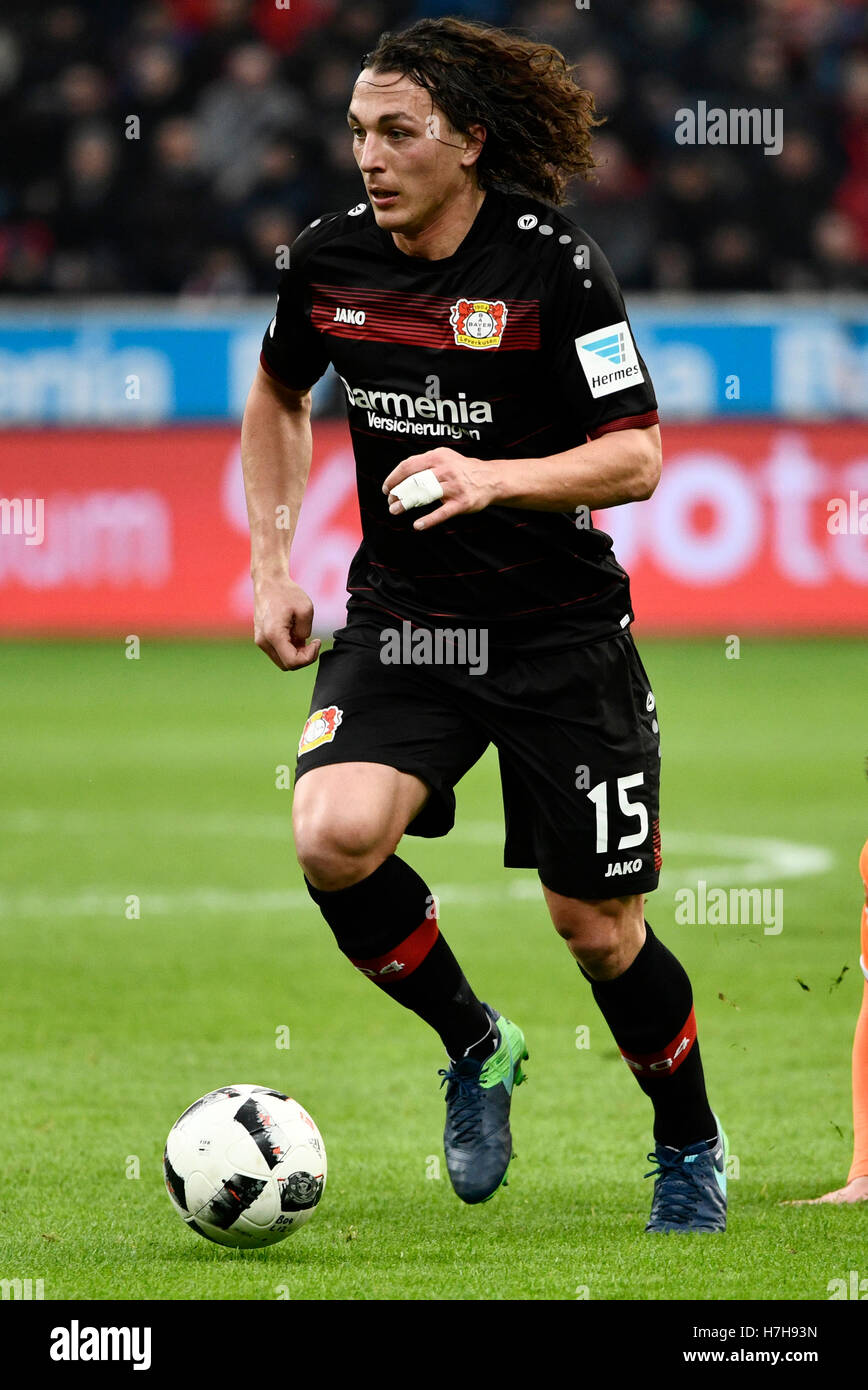 BayArena Leverkusen Allemagne. 5ème Nov, 2016. 1ère saison de Bundesliga 2016/17 ème Journée10, Bayer 04 Leverkusen vs Darmstadt 98 --- Julian Baumgartlinger (LEV) Credit : kolvenbach/Alamy Live News Banque D'Images