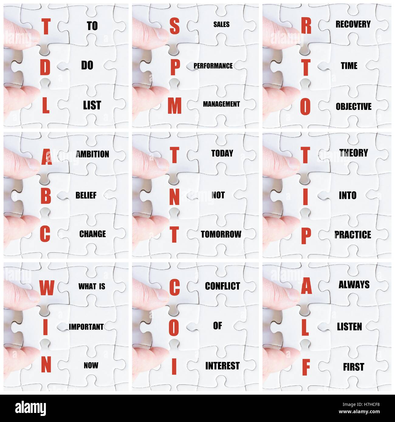 Collage Photo avec la main de l'homme d'affaires de remplir le puzzle avec la dernière pièce manquante Banque D'Images