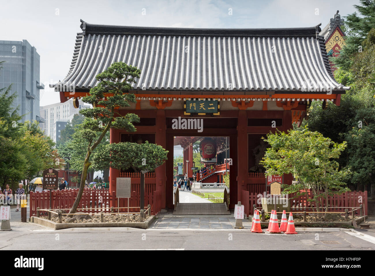L'Nitenmon porte de Temple Bouddhiste Senso-ji à Tokyo. Banque D'Images