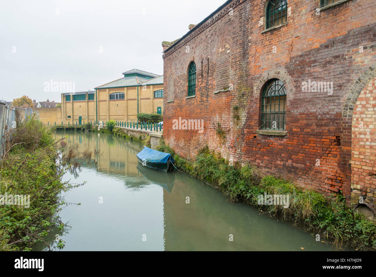 Faversham Creek à marée haute à l'automne de Faversham Kent England Banque D'Images