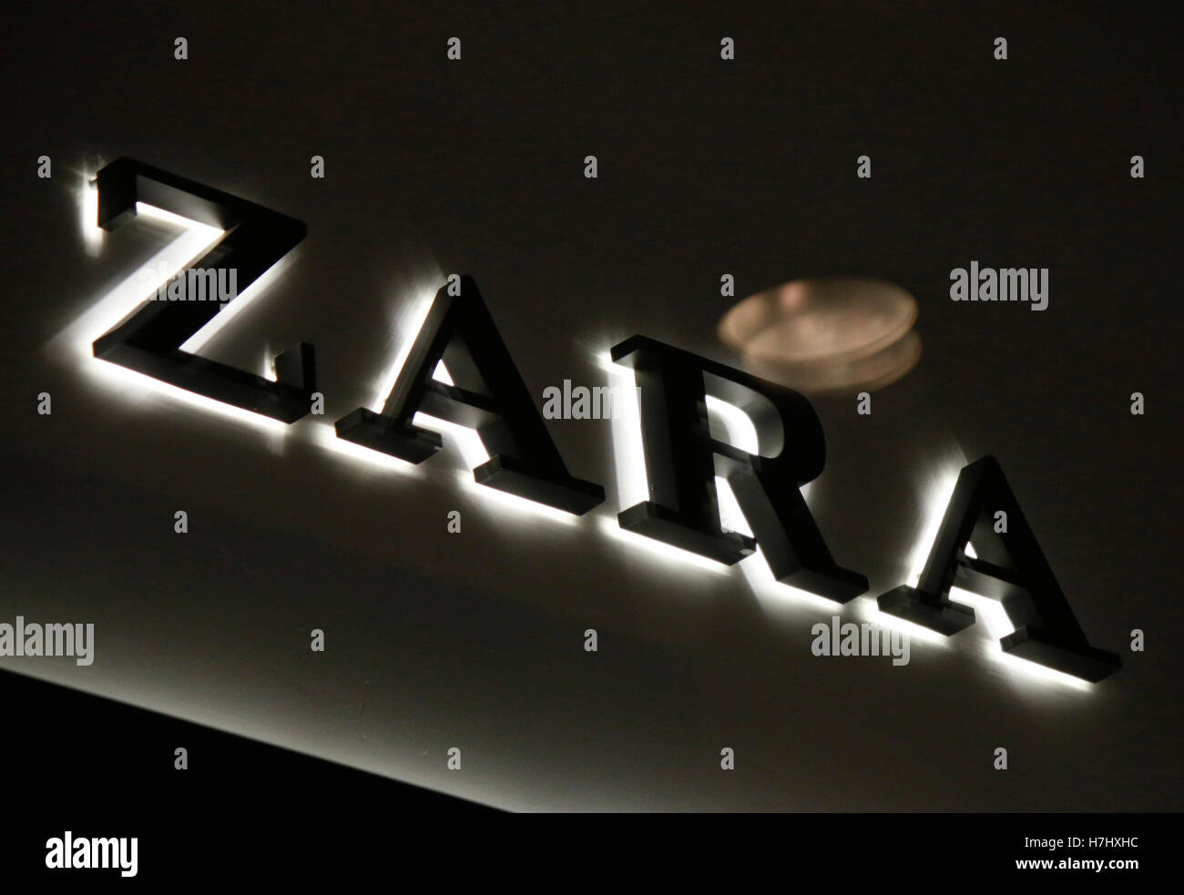 Logo das der Marke "Zara", Berlin. Banque D'Images