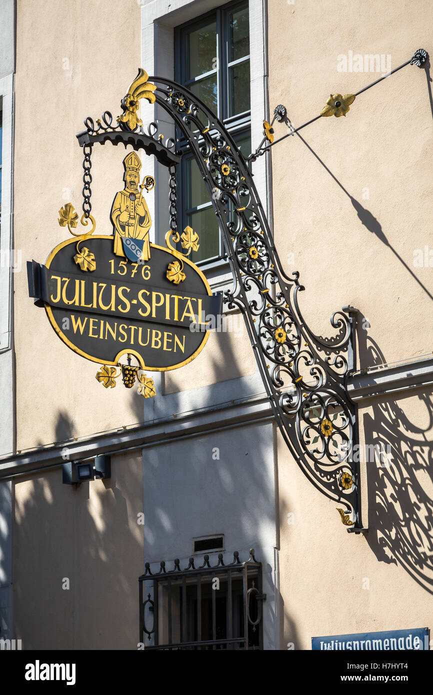 Decorative sign at le Juliusspital, Juliuspromenade, Würzburg, Allemagne, Europe. Banque D'Images