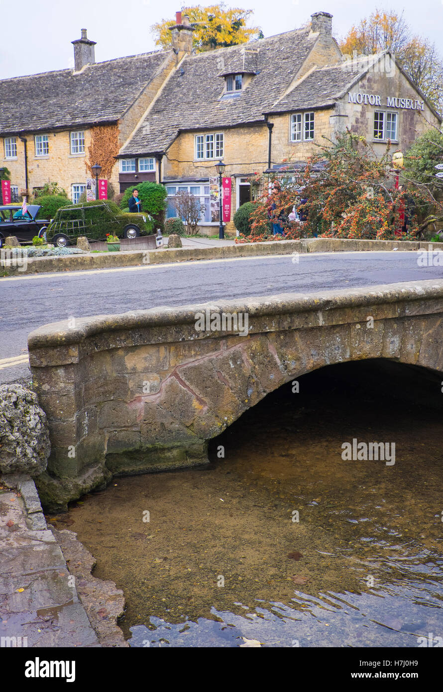 Bourton-sur-le-Eau dans la pittoresque région des Cotswolds, Angleterre Banque D'Images