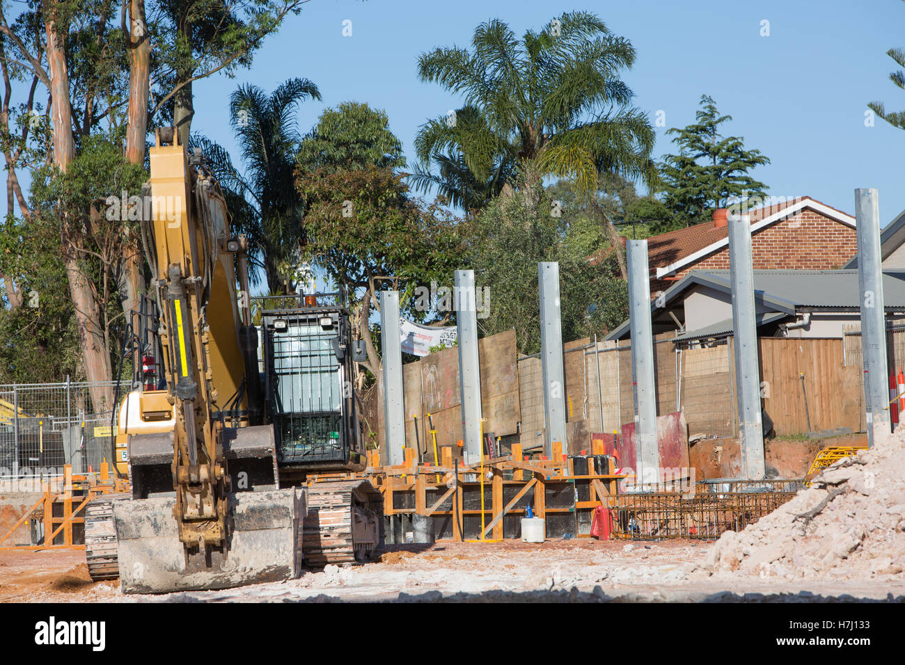 Travaux routiers à élargir Warringah freeway près de Frenchs Forest et les nouvelles plages du nord de Sydney, Australie,hôpital Banque D'Images