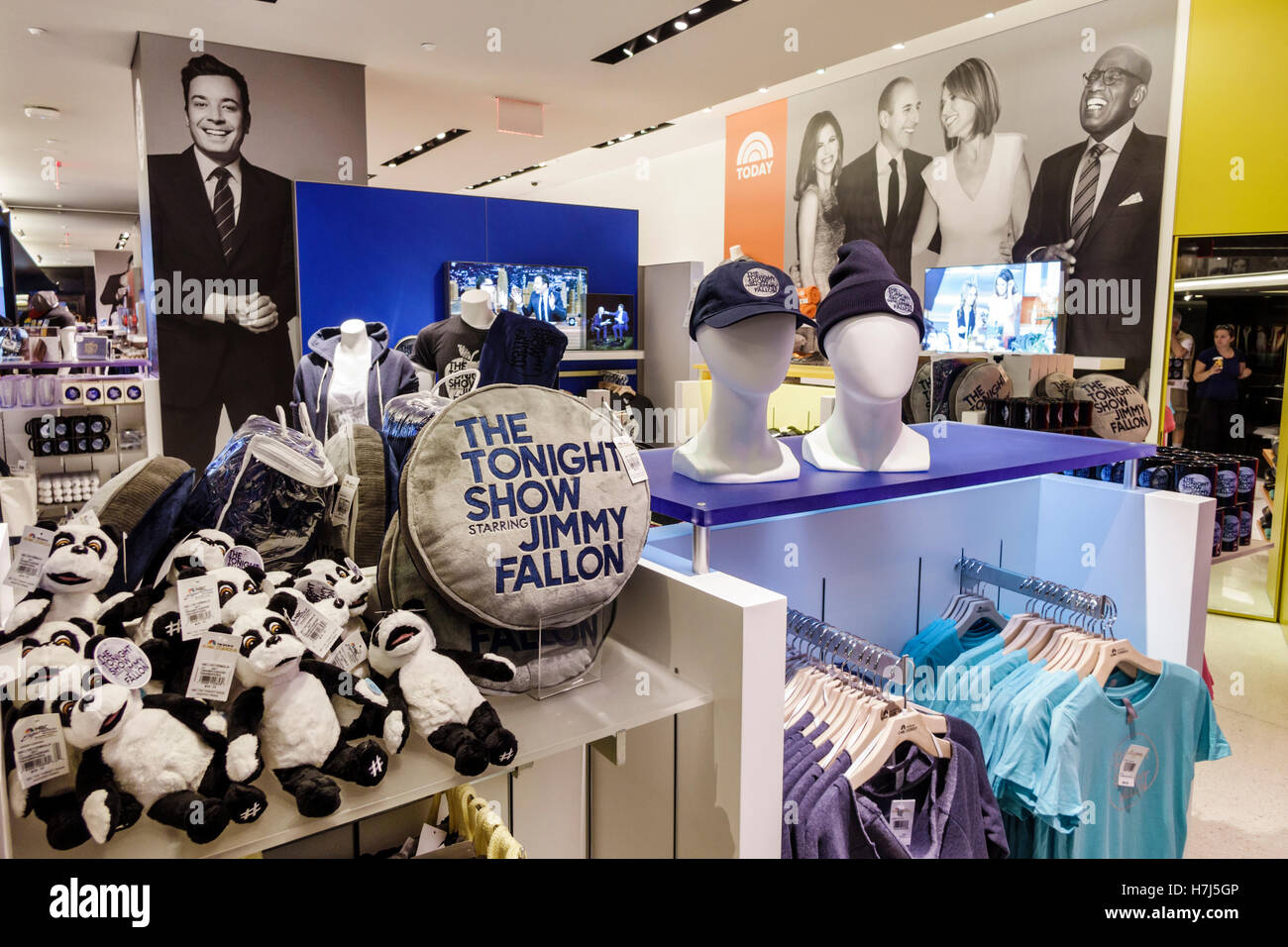 New York City,NY NYC Manhattan,Midtown,Rockefeller Center,shopping shopper shoppers magasins marché marchés achats vente, magasin de détail Banque D'Images