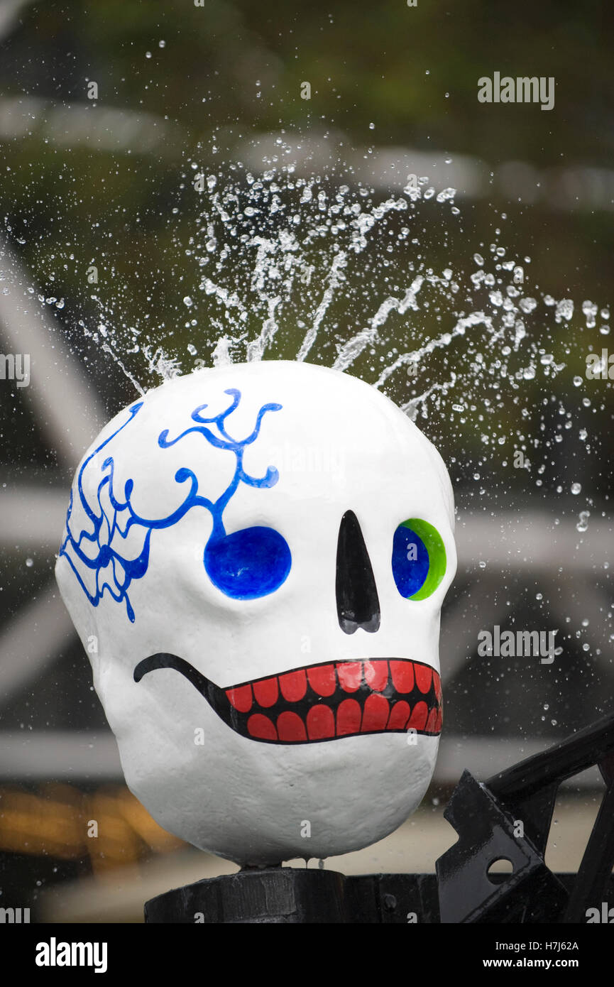 Fontaine du crâne, Centre Pompidou, Paris, France, Europe Banque D'Images