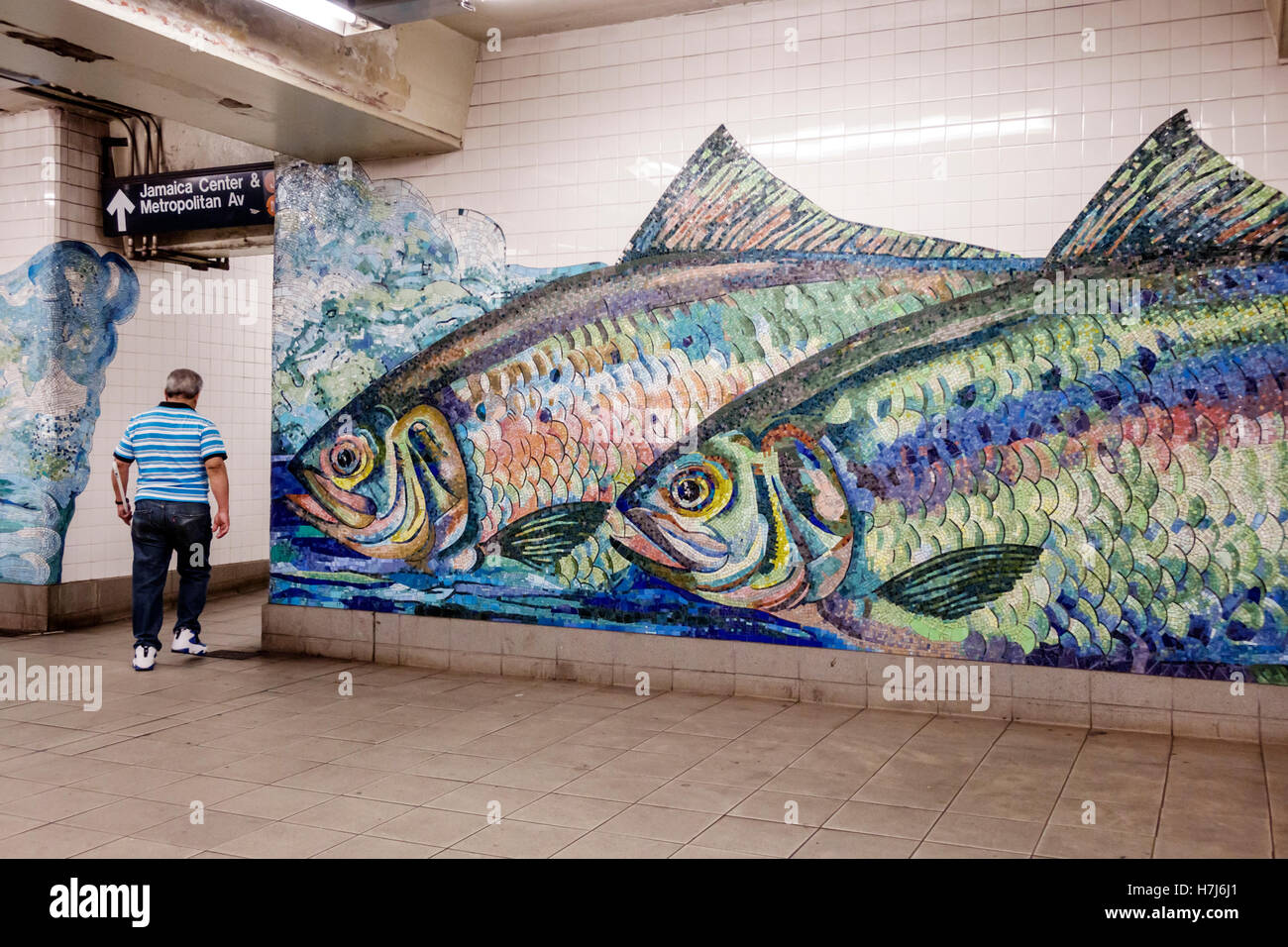 New York City, NY NYC, Lower Manhattan, métro, MTA, transports en commun, Delancey Street, station, art, art, art, murale, Shd Crossing, Ming Fay, adulte, a Banque D'Images