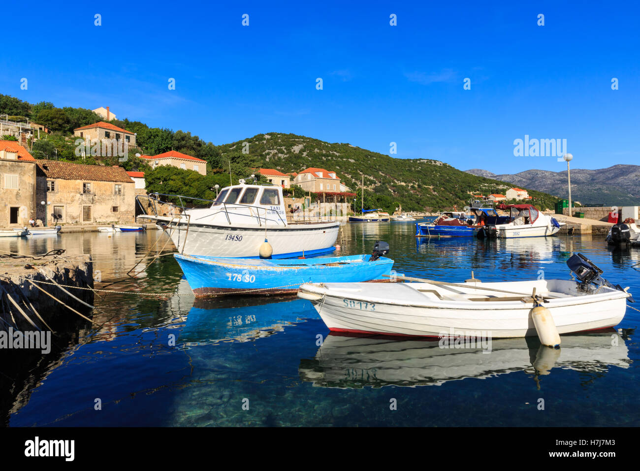 Suđurađ port de l'île de Šipan, plus grande des îles Élaphites près de Dubrovnik, Croatie Banque D'Images