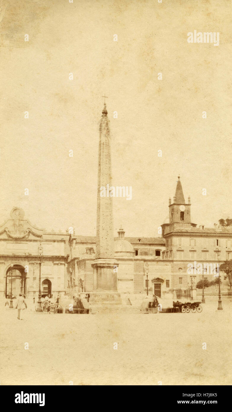 La fontaine avec l'obélisque de la Piazza del Popolo, Rome, Italie Banque D'Images