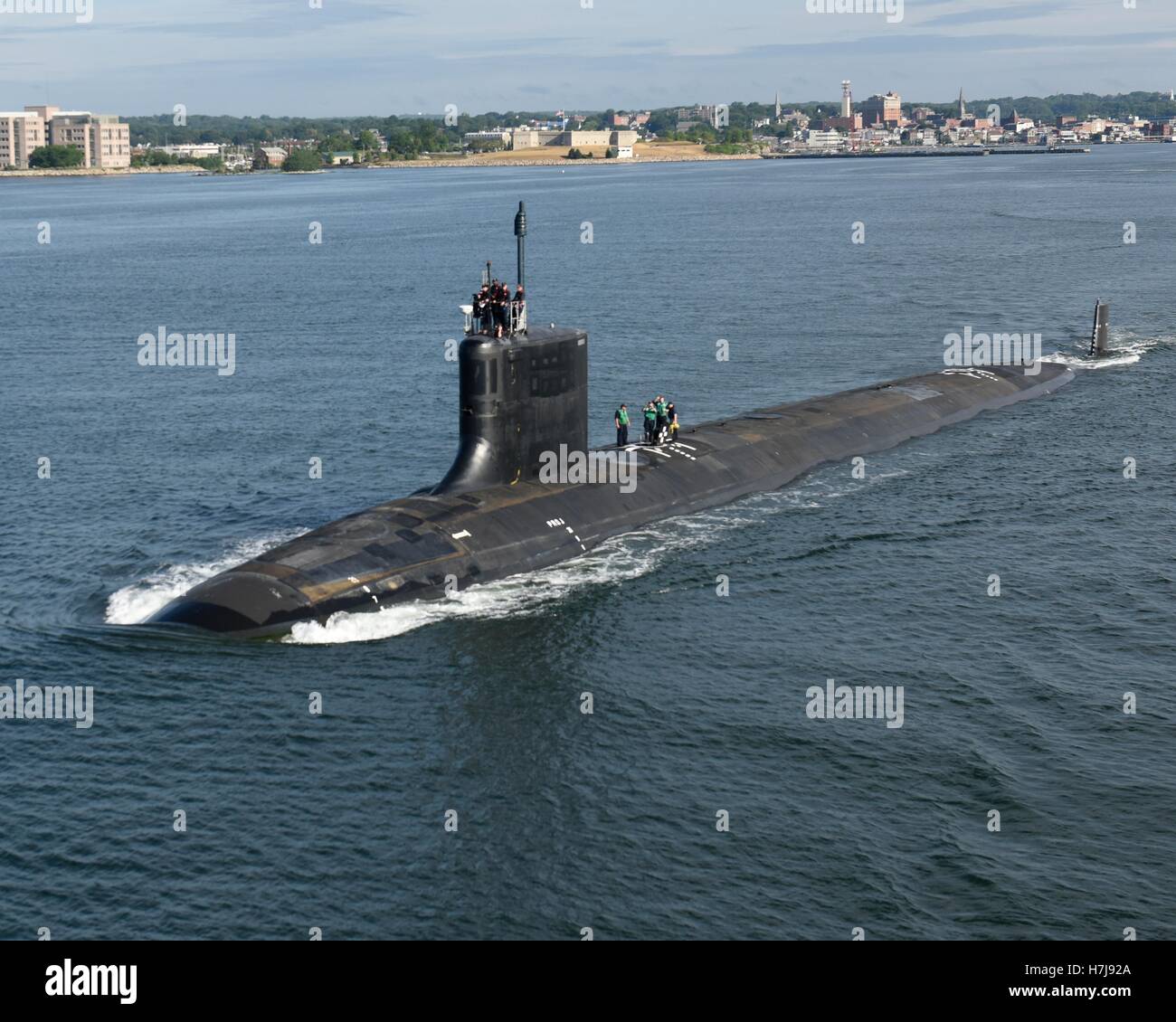 L'USN Virginia-sous-marin d'attaque USS Arizona classe effectue des essais en mer le 1 août 2016 à Groton, Connecticut. Banque D'Images