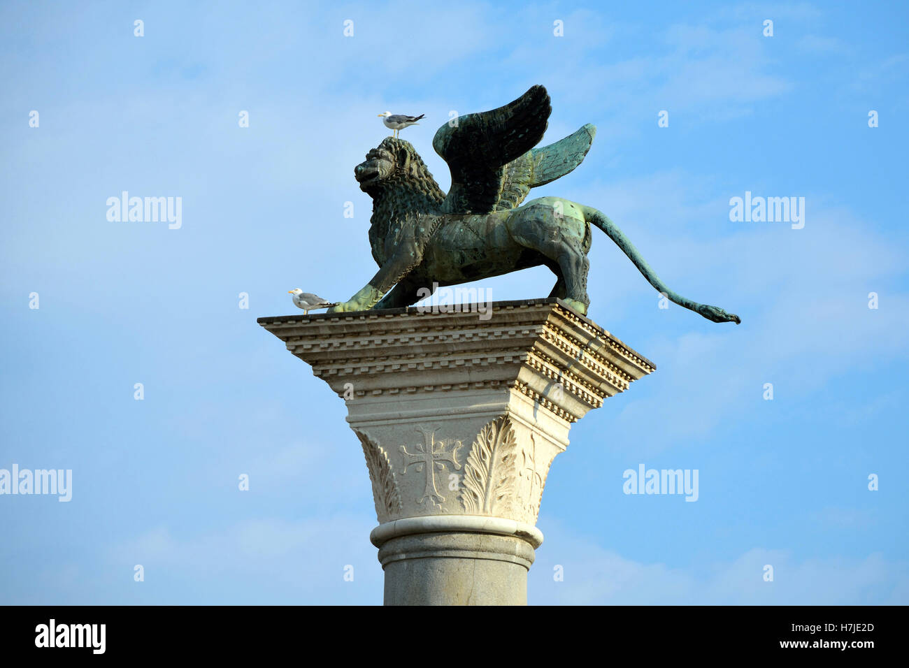 Lion de Saint Marc sur une colonne à la place Saint-Marc de Venise en Italie. Banque D'Images