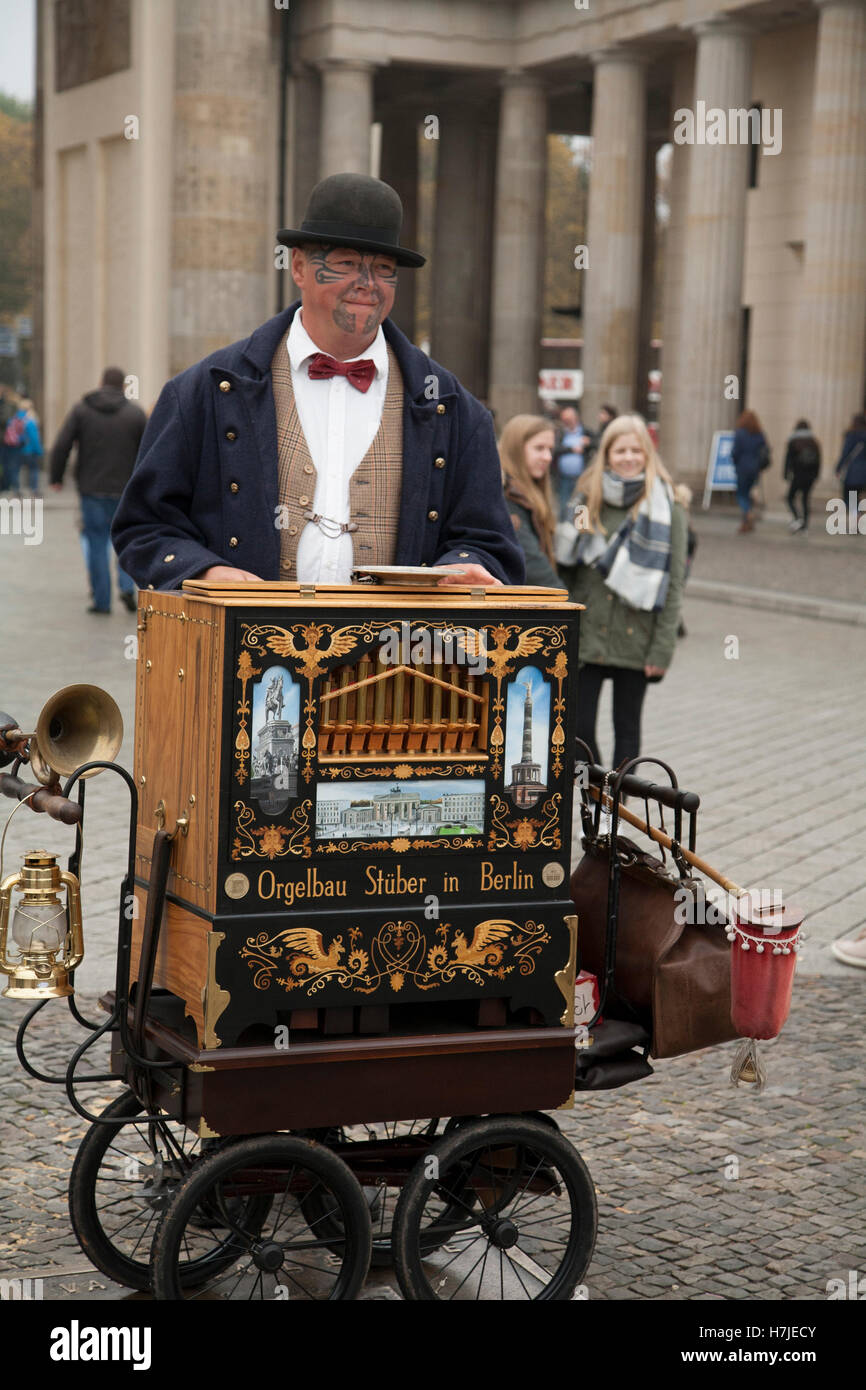 Orgue de Barbarie à Berlin Banque D'Images