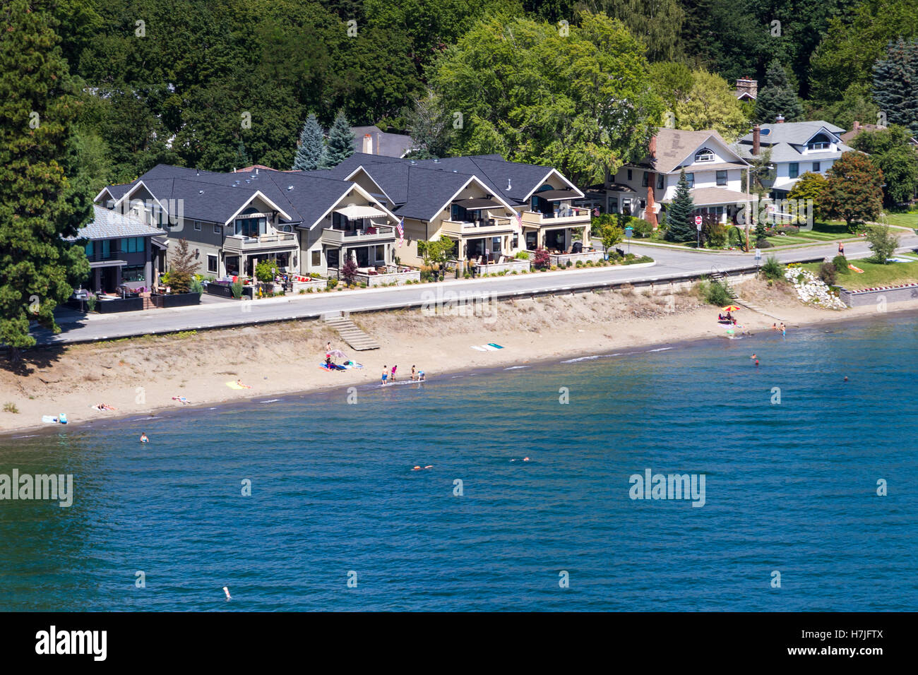 Coeur d'Alene, Idaho - Août 12 : Vue aérienne de la plage avec les familles le soleil brille, et le lac. 12 août 2016, Coeur Banque D'Images