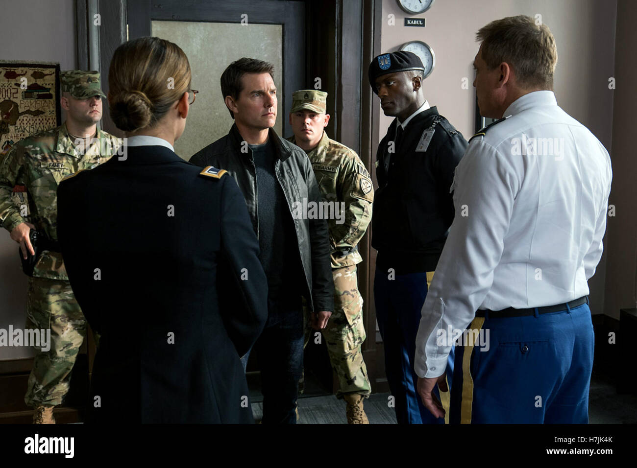 Jack Reacher : ne jamais revenir (aussi connu sous le nom de Jack Reacher : Ne jamais regarder en arrière) est un thriller d'action américain de 2016 réalisé par Edward Zwick et écrit par Zwick et Marshall Herskovitz. Cette photo est pour un usage éditorial uniquement et est l'auteur de la société film et/ou le photographe attribué par le film ou la société de production et ne peut être reproduite que par des publications dans le cadre de la promotion du film ci-dessus. Un crédit obligatoire pour l'entreprise de film est nécessaire. Le photographe devrait également être crédité lorsque connu.être portés lorsqu'il est connu. Banque D'Images