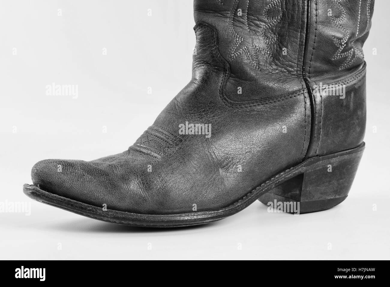 Bottes de cow-boy avec prix pour votre type en noir et blanc. Banque D'Images