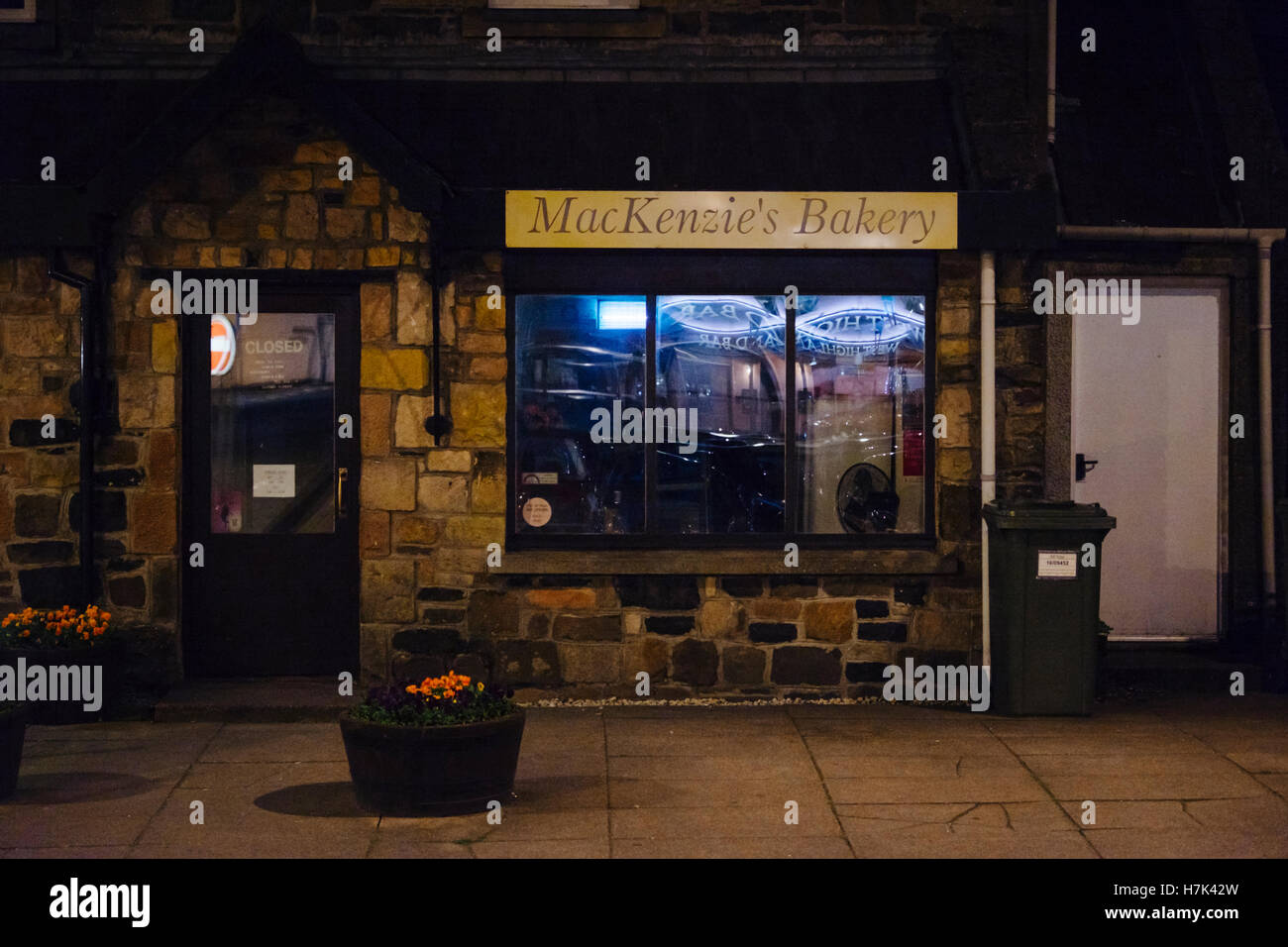Boulangerie Boulangerie, MacKenzie, nuit, Portree, Isle of Skye, Scotland Banque D'Images