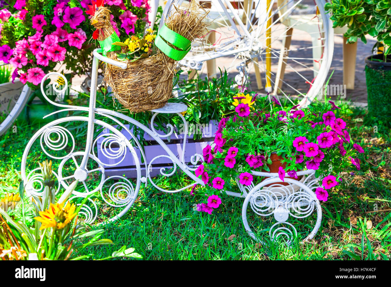 Vélo vintage avec décoration florale,spello,italie. Banque D'Images