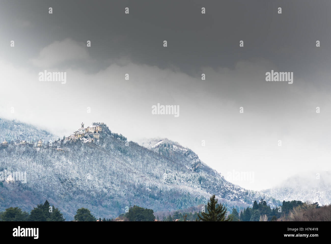 Varese, Italie : panorama de Sacro Monte (Santa Maria del Monte) de Varese Banque D'Images