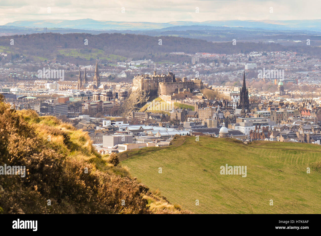 Le Château d'Édimbourg et d'Édimbourg ville vu de l'Arthur's Seat, Édimbourg, Écosse, Royaume-Uni Banque D'Images