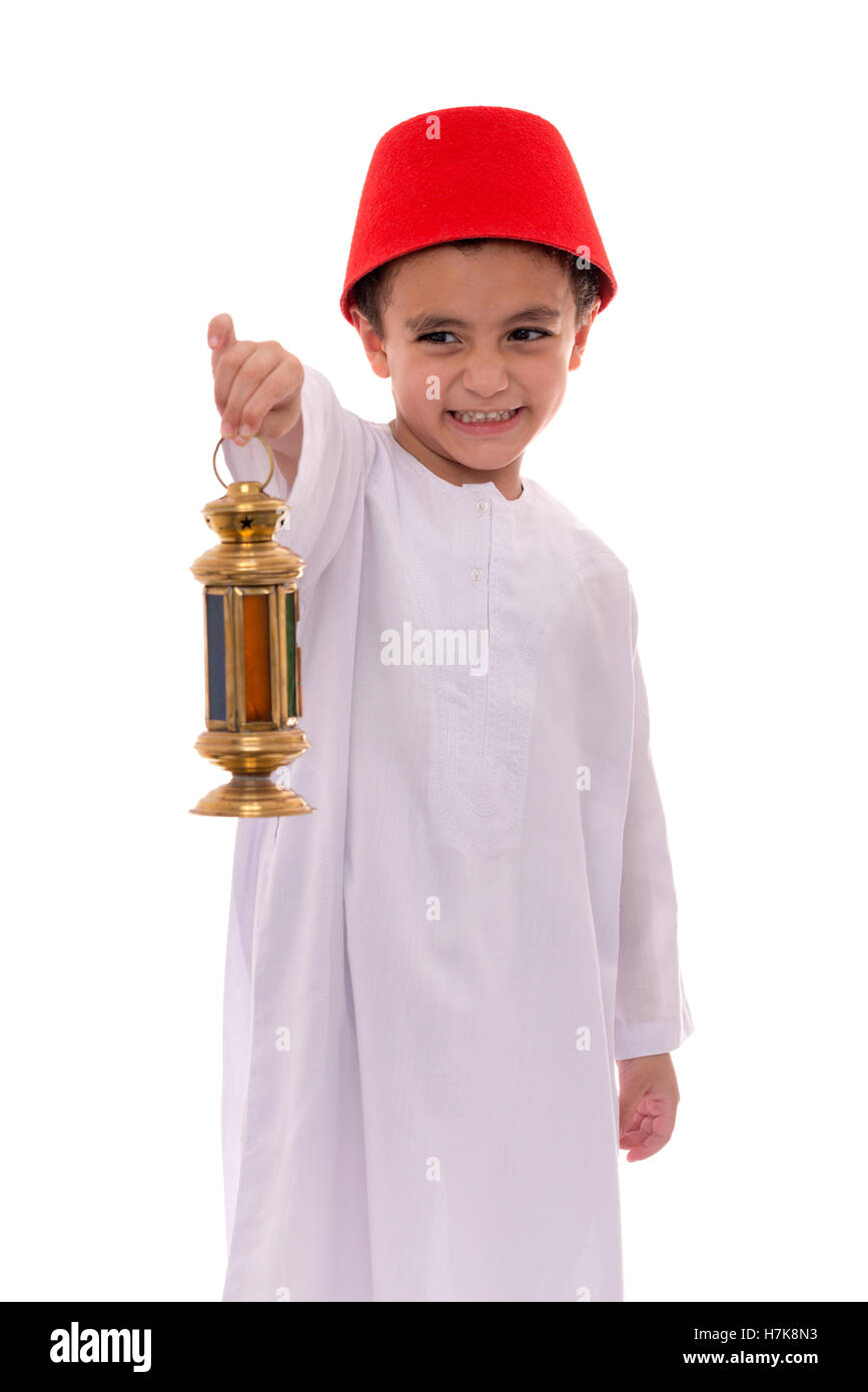 Happy Young Boy with Lantern célébrant le Ramadan isolé sur fond blanc Banque D'Images