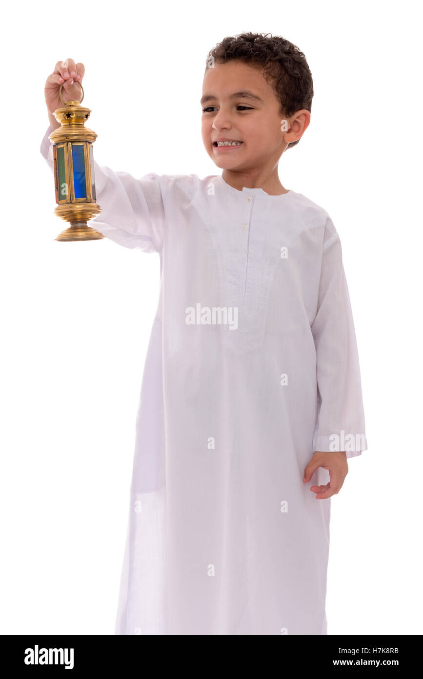 Petit garçon heureux de célébrer le Ramadan avec lanterne isolé sur fond blanc Banque D'Images