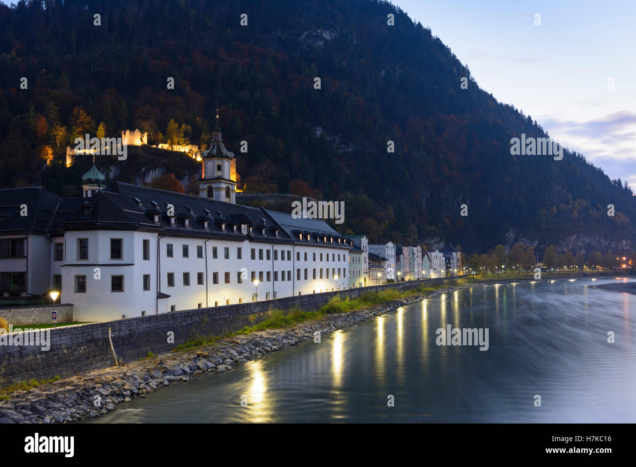 Rattenberg : Vieille Ville, Rivière Inn waterfront, monastère augustin, Rattenberg, Château Alpbachtal & Tiroler Seenland Région, Tirol, Banque D'Images