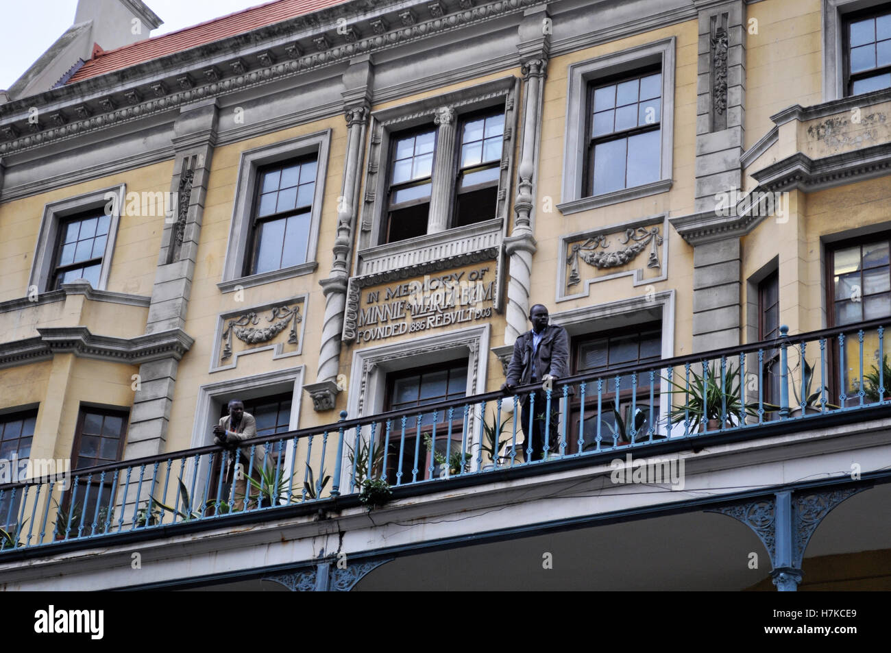 Cape Town, Afrique du Sud : le Pan African Market, anciennement le ywca bâtiment dédié à Minnie et Maria Bam, sur la longue rue centrale Banque D'Images