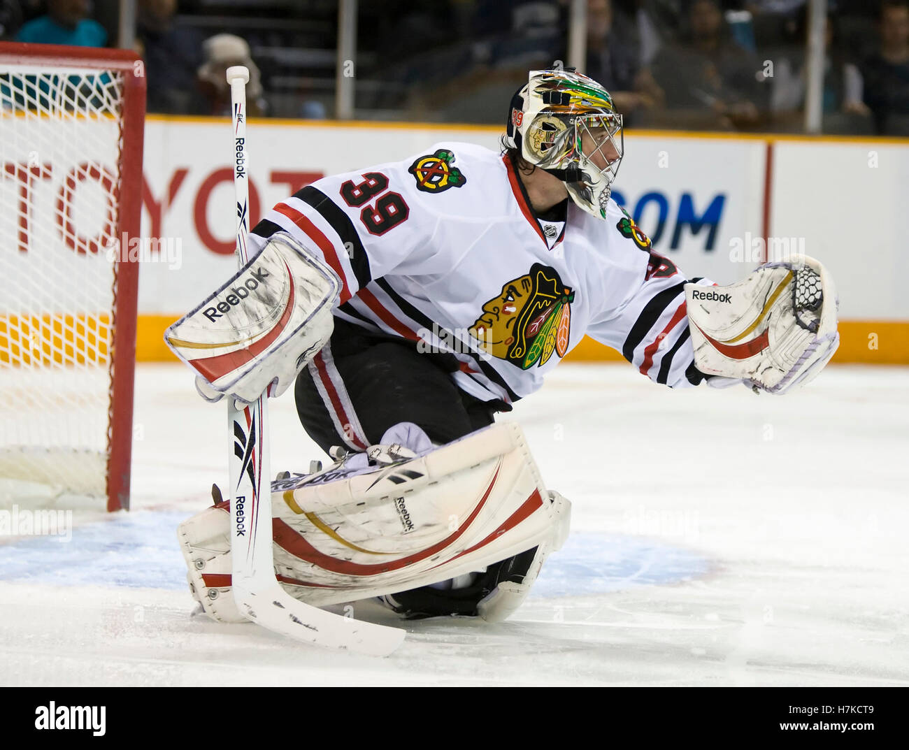 25 novembre 2009 ; San Jose, CA, États-Unis; Cristobal Huet (39), gardien des Blackhawks de Chicago, lors de la deuxième période contre les Sharks de San Jose au HP Pavilion. Banque D'Images