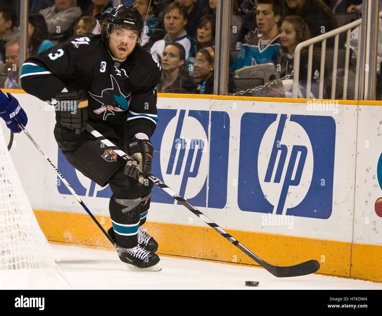 8 avril 2010 ; San Jose, CA, États-Unis; le défenseur des Sharks de San Jose Douglas Murray (3) lors de la première période contre les Canucks de Vancouver au HP Pavilion. San Jose a battu Vancouver 4-2. Banque D'Images