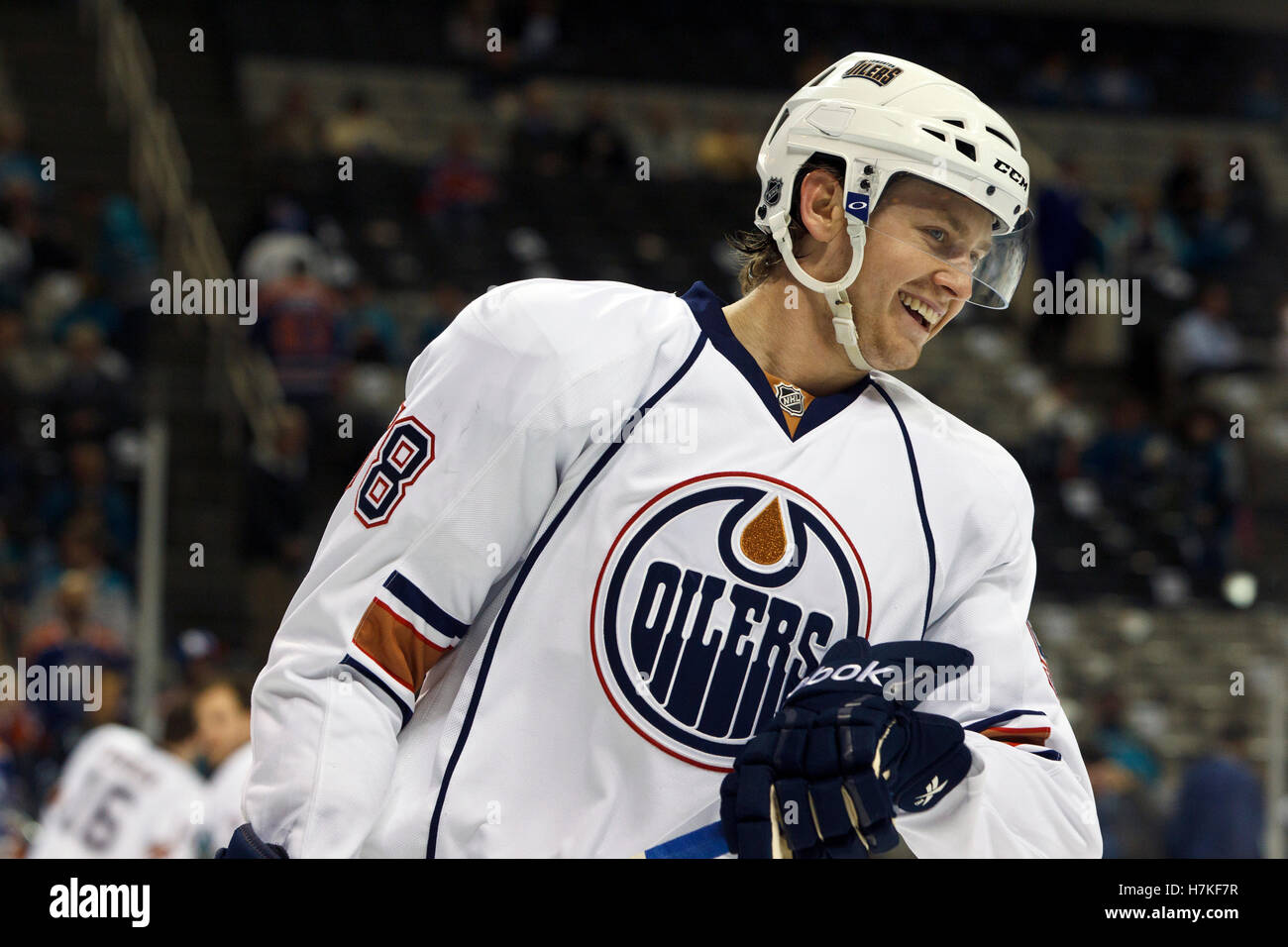 Le 13 janvier 2011, San Jose, CA, USA ; Edmonton Oilers le défenseur Jeff Petry (58) se réchauffe avant le match contre les Sharks de San Jose chez HP Pavilion. Edmonton a défait 5-2 San Jose. Banque D'Images