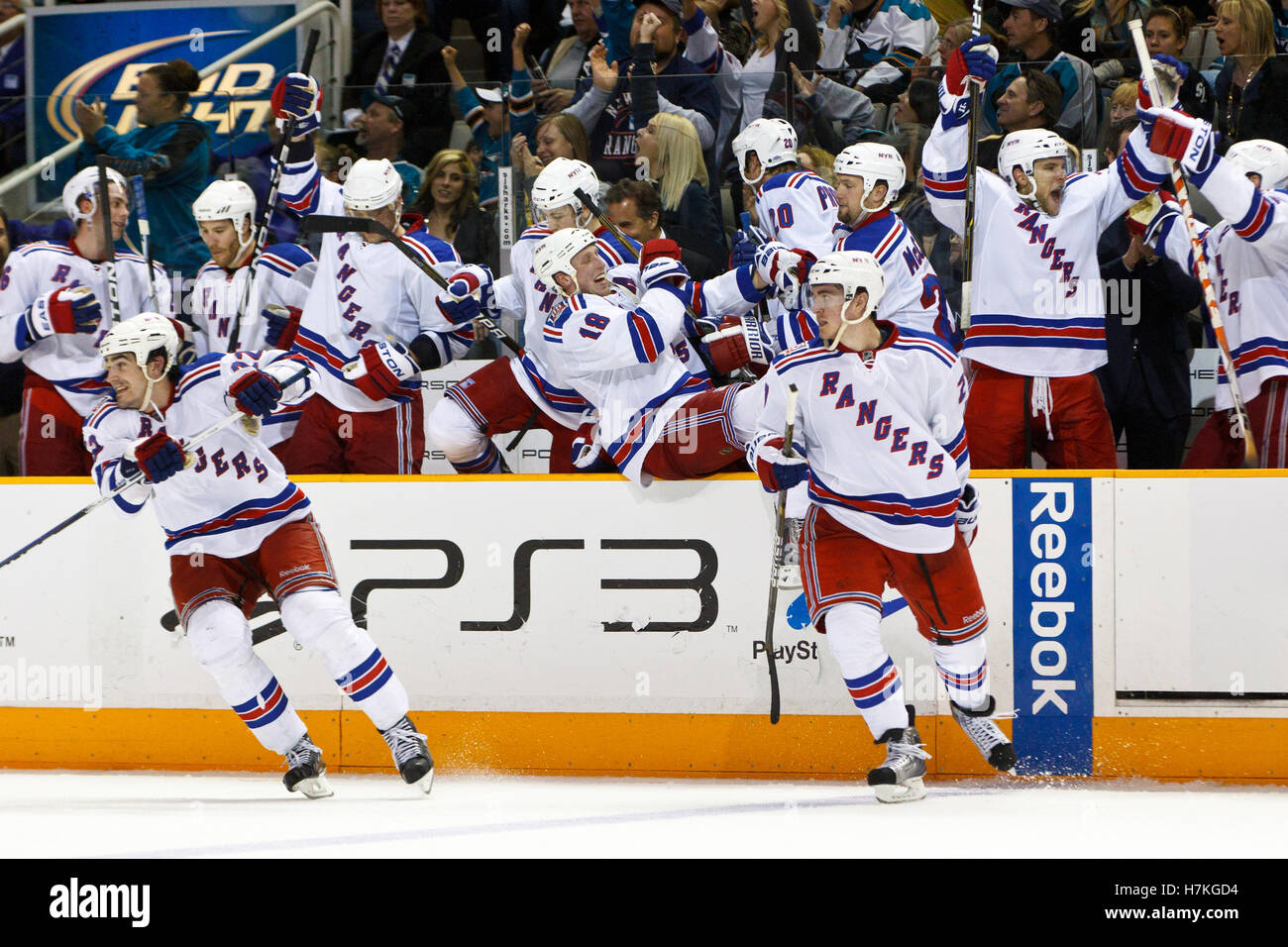 12 mars 2011, San Jose, CA, USA ; New York Rangers célébrer après le match chez HP Pavilion. New York a battu San Jose 3-2 en fusillade. Banque D'Images