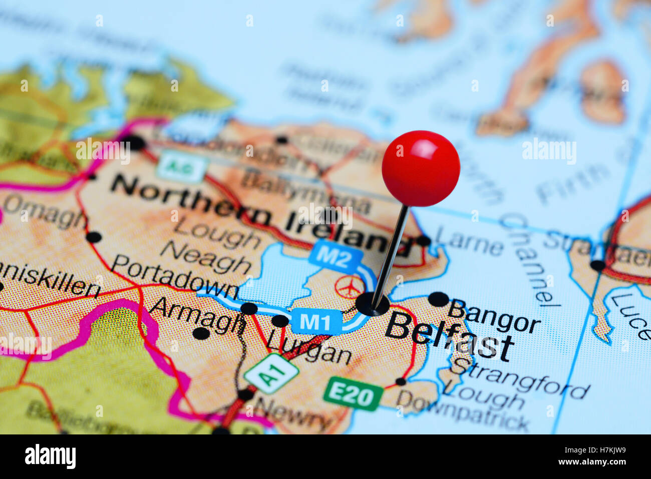 Belfast épinglée sur une carte de l'Irlande du Nord Banque D'Images