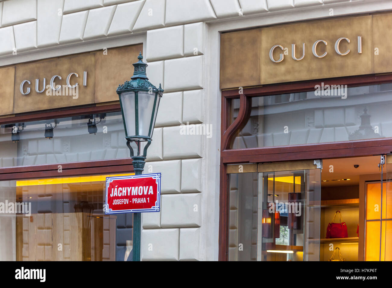 Gucci, un magasin de mode dans la rue Jachymova, vieille ville de Prague, Josefov, République Tchèque Banque D'Images