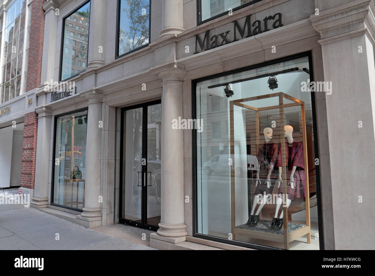 Le magasin de vêtements de designer Max Mara sur Madison Avenue, Manhattan, New York City, United States. Banque D'Images