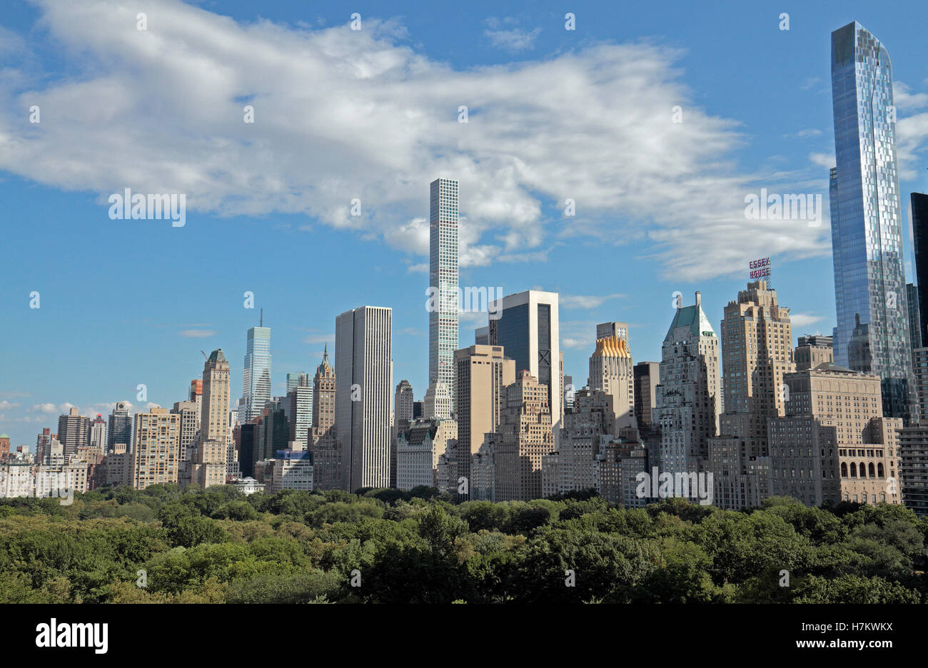 Vue sur Central Park vers les gratte-ciel de Midtown Manhattan, New York, États-Unis (août 2016). Banque D'Images