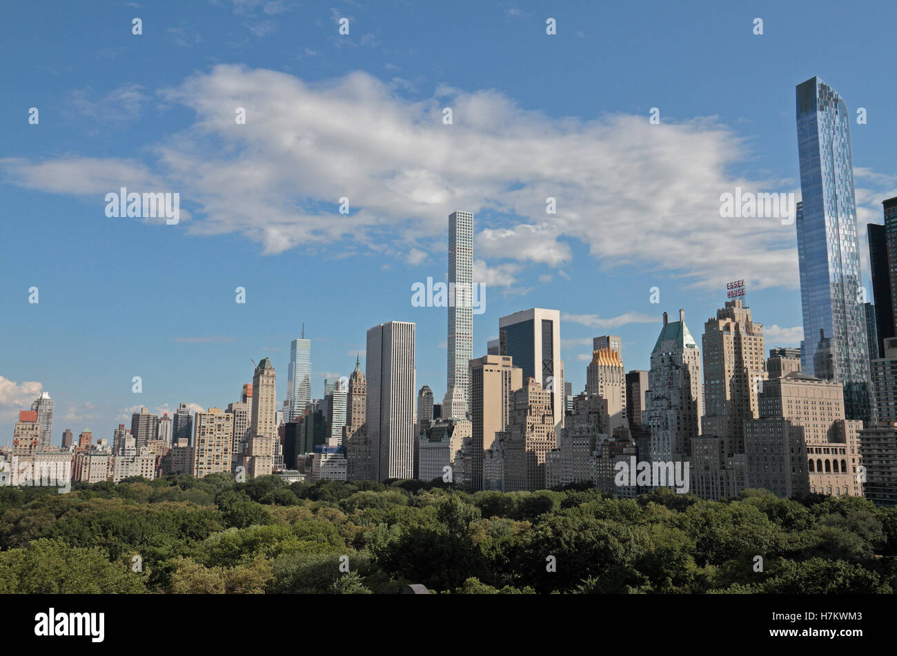 Vue sur Central Park vers les gratte-ciel de Midtown Manhattan, New York, États-Unis (août 2016). Banque D'Images
