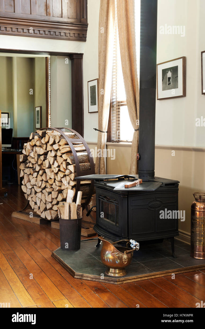 Poêle à bois en fonte Banque D'Images